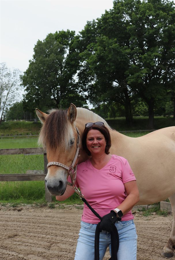 Birgit Kuper mit Pferd